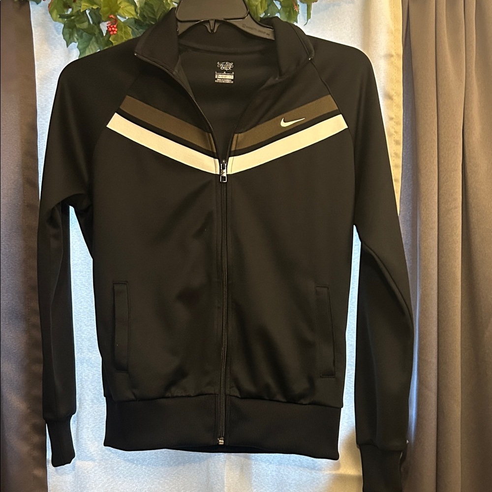 ☑️  Nike The Athletic Dept. women's full-zip track jacket - Large
